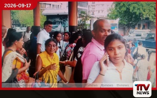 වර්ජනය අතරතුර නුගේගොඩ දුම්රිය ස්ථානයේ දොරටුවක් වසා දමයි