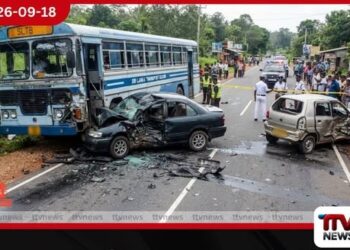 පැල්වෙහෙරදී බස් රථයක් මෝටර් රථ දෙකක ගැටී දඹුල්ල ජාතික පාසලේ විදුහල්පතිවරයා ජීවිතක්ෂයට