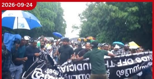 පොල්දූව රැළියේ බැනරයත් අනිත් පැත්තට අල්ලන් මිනිස්සු යකා නටලා…