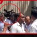 කොටුව අධිකරණය අසලදී රනිල්ගේ ආරක්ෂක නිලධාරියාට කැමරා ශිල්පියෙකුගෙන් පහරදීමක්