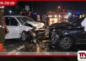 වාද්දූව තල්පිටිය ප්‍රදේශයේදී මෝටර් රථ දෙකක් ගැටීමෙන් සිදු වූ අනතුරකින් වෛද්‍යවරයෙක් ඇතුළු දෙදෙනෙක් රෝහලට