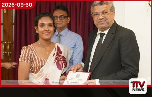 නව පරිවර්තකයන් 17 දෙනෙකුට අමාත්ය හර්ෂණ නානායක්කාර අතින් පත්වීම් ලිපි ප්රදානය කෙරේ