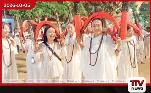 ජපානයේ කාන්තාවක් කතරගම භක්තියෙන් නටන කාවඩි