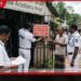 සනීපාරක්ෂක නීති කඩ කළ හුන්නස්ගිරියේ ආපන ශාලාවක් තාවකාලිකව වසා දමයි