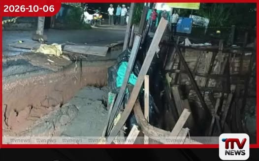 අධික වර්ෂාව හේතුවෙන් දෙල්තොට පාලමක් කඩා වැටීමෙන් ගලහ – දෙල්තොට මාර්ගයේ ගමනාගමනය සම්පූර්ණයෙන්ම ඇනහිටියි!