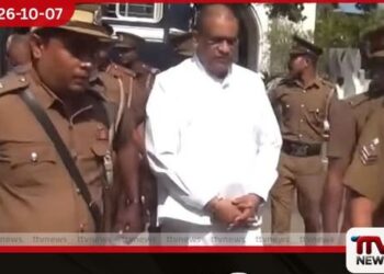 ඥානසාර හිමියන්ට සිරකරු ඇඳුමින් අධිකරණයට පෙනී සිටීමට සිදුවීම ගැන අධිකරණයේදීත් දැඩි සංවාදයක්