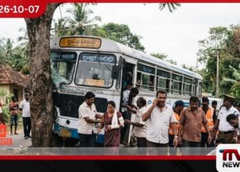ගල්කුලම ප්‍රදේශයේ බස් රථයක් මාර්ගයෙන් ඉවතට පැන ගසක ගැටෙයි!