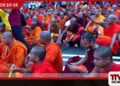 ජනාධිපති ලේකම් කාර්යාලය ඉදිරිපිට විරෝධතාවයේ නිරත භික්ෂූන් වහන්සේලාට අධිකරණ නියෝගය පොලීසියෙන් භාර දෙයි!