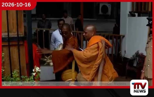 අට්ටාල ගලවාගෙන මහා සංඝ පිරිස බුද්ධශාසන අමාත්යාංශය වටලයි!