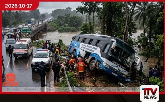 මී ඔය පාලම අසල බස් රථයක් පෙරළෙයි