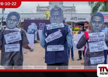 සුදු ඇඳගෙන කළු ඇවිදින්!