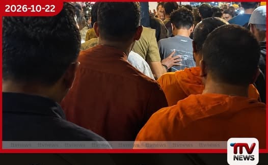 විහාරමහාදේවි උද්යානයේ සත්යග්රහ භූමිය අසලදී සැකකටයුතු ලෙස හැසිරුණු අයෙක් අත්අඩංගුවට