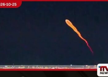 චීන අහසේ මැවුණු ‘ අභ්‍යවකාශ ජෙලිෆිෂ් රොකට්ටුවක් නිසා ඇති වූ  අපූරු දසුනක්