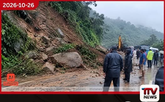 ඇල්ලේපොළ ප්රදේශයේ සිදු වූ නායයෑමක් හේතුවෙන් බලංගොඩ – රත්නපුර මාර්ගයේ රථවාහන ධාවනයට දැඩි බාධා